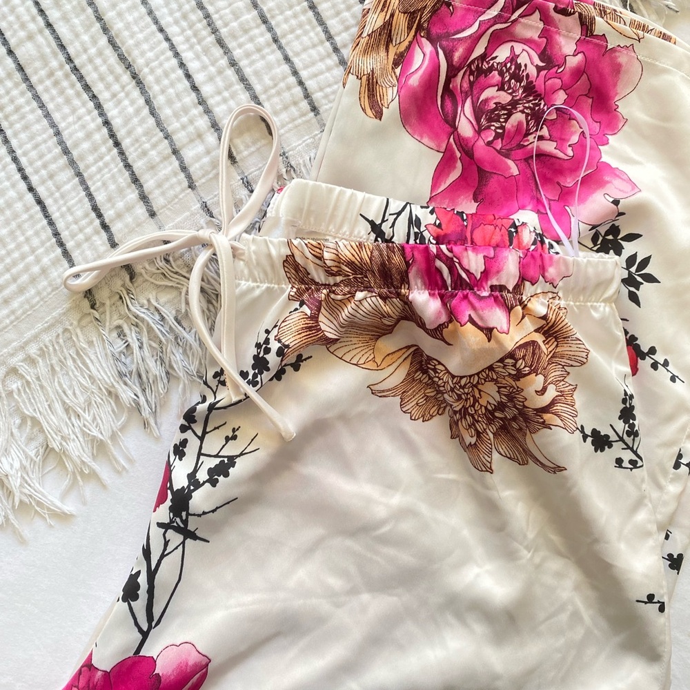 ✨ Natori Floral Satin Pajama Pants ✨